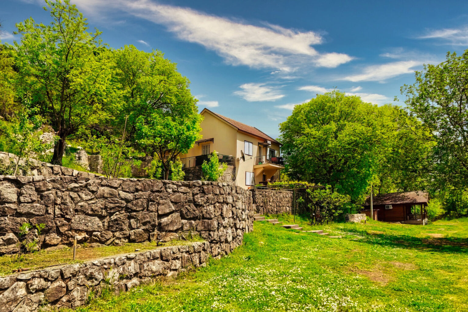 purple-eye-estate-photos-camperguru