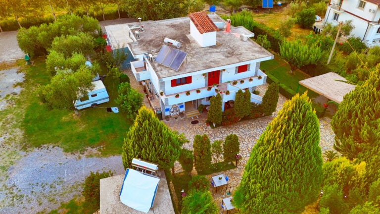 Berat Caravan Camping